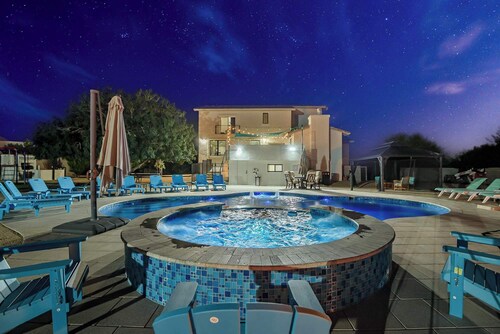 7 Bedroom Pickleball Pool Hot Tub Orchard