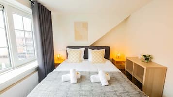 2 bedrooms, desk, iron/ironing board, WiFi