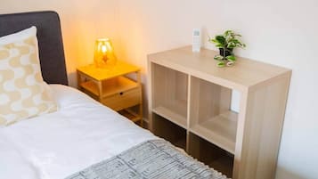 2 slaapkamers, een bureau, een strijkplank/strijkijzer, wifi