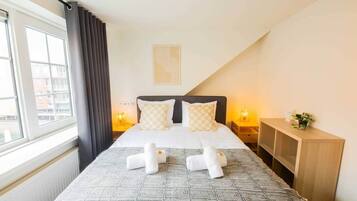 2 bedrooms, desk, iron/ironing board, WiFi