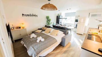 2 bedrooms, desk, iron/ironing board, WiFi