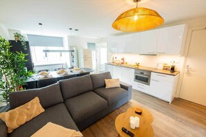 Een televisie en een kantoor