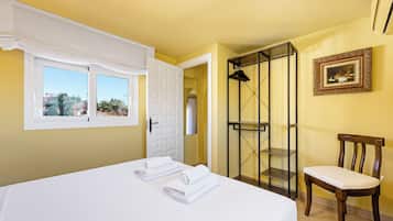 2 habitaciones, tabla de planchar con plancha y ropa de cama