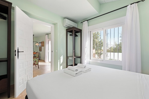 Family Apartment (2 Bedrooms) | 2 bedrooms, iron/ironing board, bed sheets