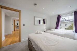 3 habitaciones, tabla de planchar con plancha, cuna de viaje y wifi 