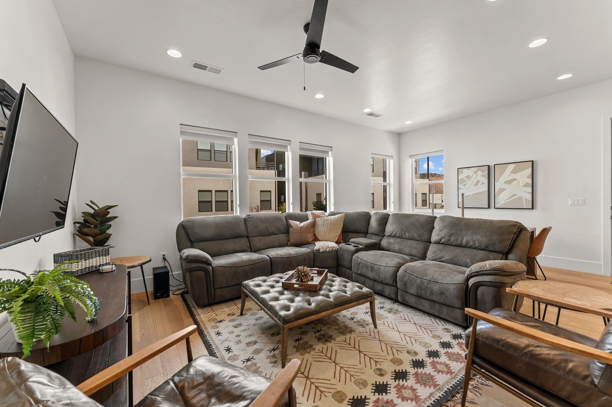 Stadtwohnung, 4 Schlafzimmer | Wohnbereich | Smart-TV, Streaming-Dienste