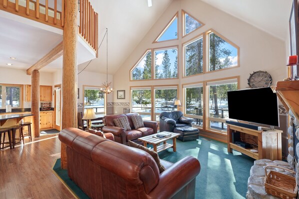 House, 4 Bedrooms | Living area - 4 Umpqua 4 Bedroom Home (Bend)