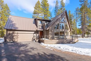House, 4 Bedrooms | Exterior - 4 Umpqua 4 Bedroom Home (Bend)