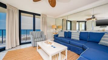 Condo, 3 Bedrooms | Living area
