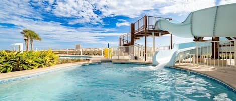 Condo, 4 chambres | Piscine | Piscine intérieure, piscine extérieure