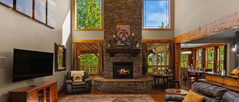 スマートテレビ、暖炉、DVD プレーヤー、書庫