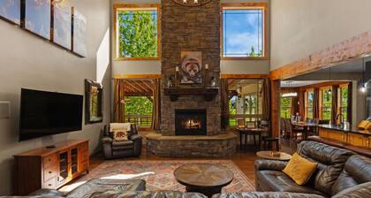 Outpost Oasis- Wonderful 6 bedroom house!