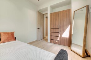 2 bedrooms, travel crib, WiFi, bed sheets