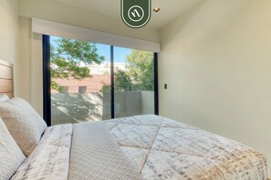 2 chambres, lit de bébé portatif, Wi-Fi, literie fournie