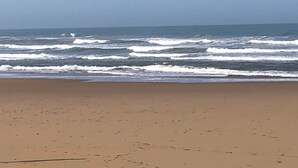 A beach with waves crashing onto the shore. - LES ETOILES DU KSAR (Mirleft)