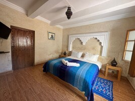 Quarto casal, banheiro privativo, vista para o jardim | Roupas de cama premium, edredons de pluma, camas Select Comfort