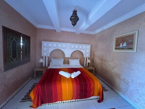 Premium bedding, down comforters, Select Comfort beds, travel crib - LES ETOILES DU KSAR (Mirleft)
