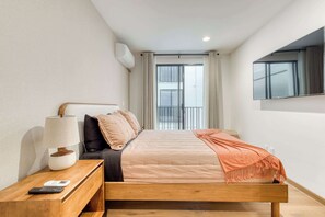 2 habitaciones, tabla de planchar con plancha, cuna de viaje y wifi 