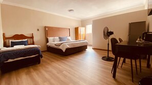 Roupas de cama premium, edredons de pluma, escrivaninha