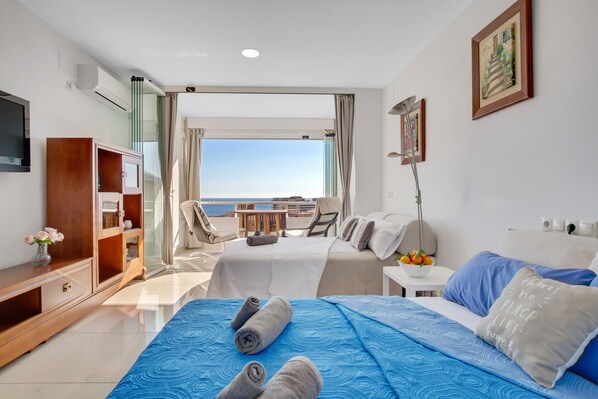 Iron/ironing board - Apartment in Torremolinos Near Playamar Beach (Torremolinos)