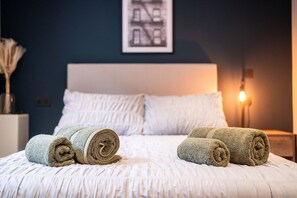 3 bedrooms, iron/ironing board, free WiFi, bed sheets - Albert House - 3 Beds, Central & Racecourse! (Cheltenham)