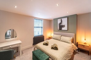 3 bedrooms, iron/ironing board, free WiFi, bed sheets - Albert House - 3 Beds, Central & Racecourse! (Cheltenham)