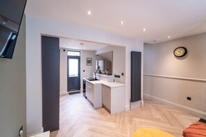 Interior - Albert House - 3 Beds, Central & Racecourse! (Cheltenham)