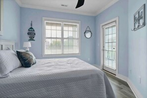 3 bedrooms, desk, WiFi