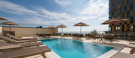 Outdoor pool, pool umbrellas, sun loungers