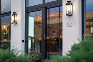 Property entrance - Hotel Invictus (Becici)