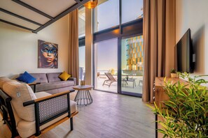 Deluxe Duplex | Living area | 43-inch Smart TV with cable channels - Hotel Invictus (Becici)