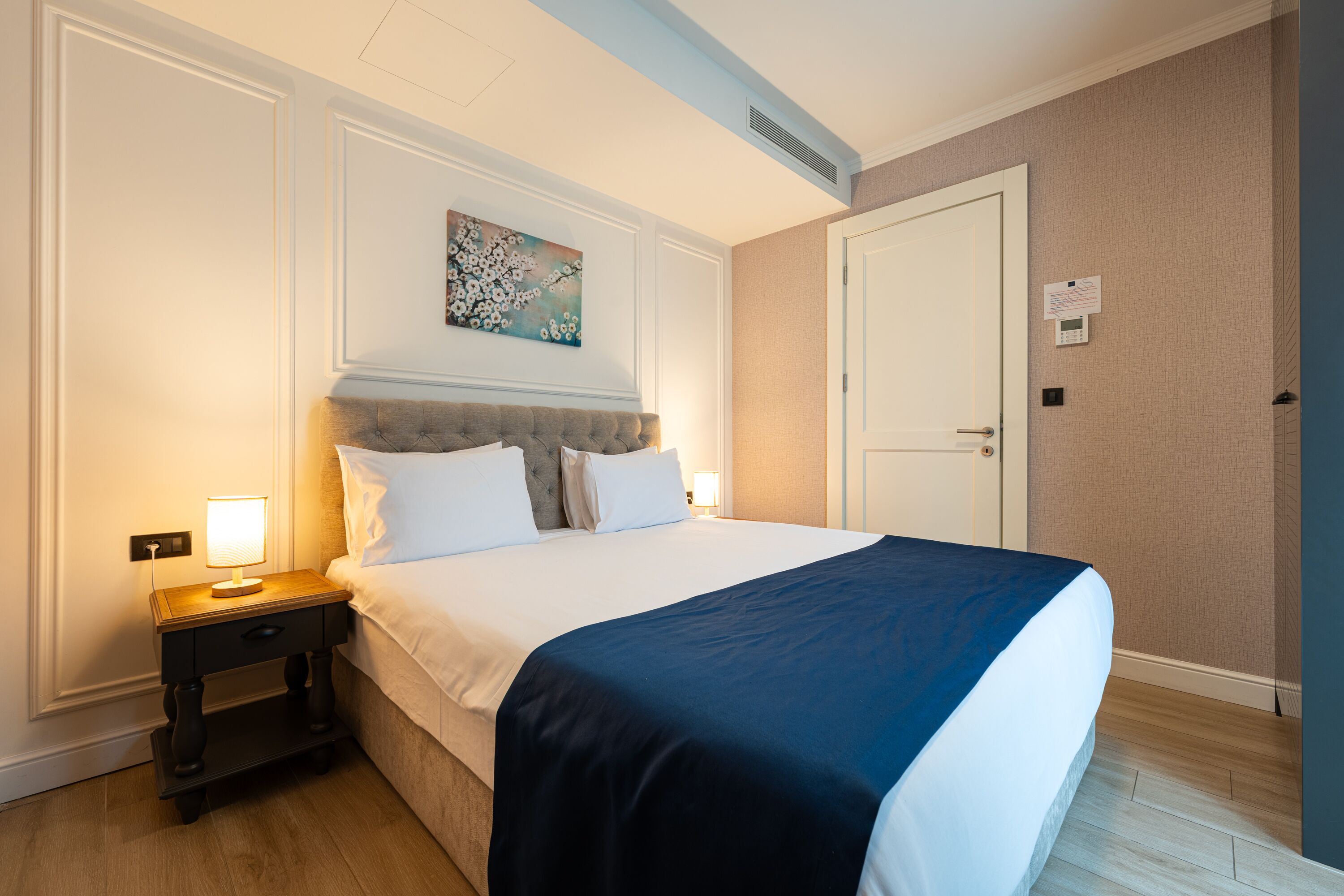 Junior-Suite, 1 Queen-Bett und Schlafsofa, Balkon, Bergblick | Bettwäsche aus ägyptischer Baumwolle, hochwertige Bettwaren, Minibar