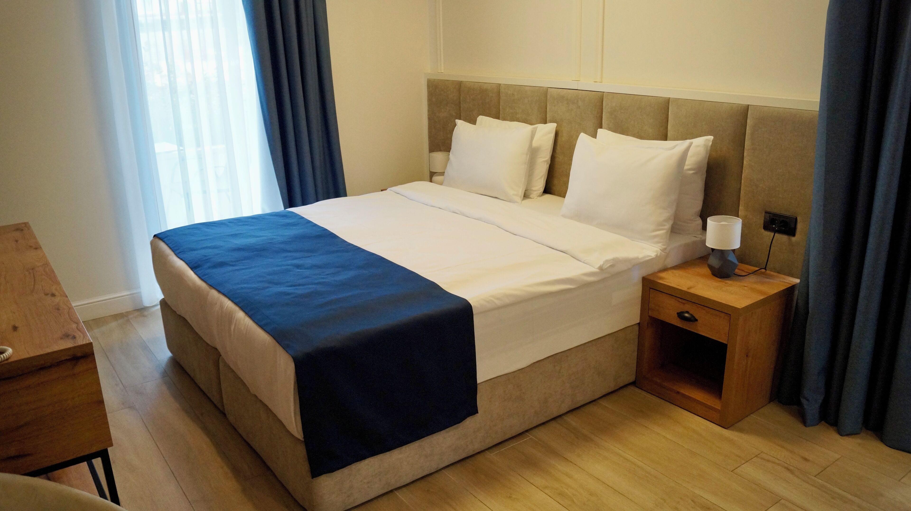 Junior-Suite, 1 Queen-Bett und Schlafsofa, Balkon, Bergblick | Bettwäsche aus ägyptischer Baumwolle, hochwertige Bettwaren, Minibar