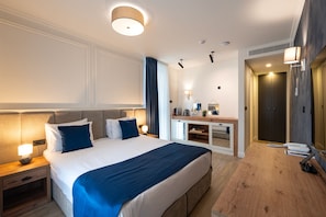 Superior Studio Suite, 1 Bedroom, Balcony, Mountain View | Egyptian cotton sheets, premium bedding, minibar, in-room safe - Hotel Invictus (Becici)