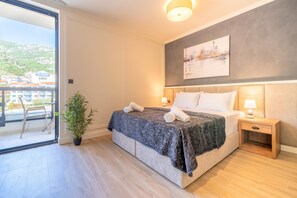 Superior-Studiosuite, 1 Schlafzimmer, Balkon, Bergblick | Bettwäsche aus ägyptischer Baumwolle, hochwertige Bettwaren, Minibar