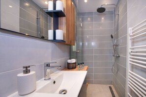 Free toiletries, hair dryer, towels - Villa Mareli - Beachside Villa with Heated Pool (Almyrida)