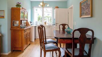 Comfort Apartment, Non Smoking, Private Bathroom | Living area | 50-inch flat-screen TV with cable channels
