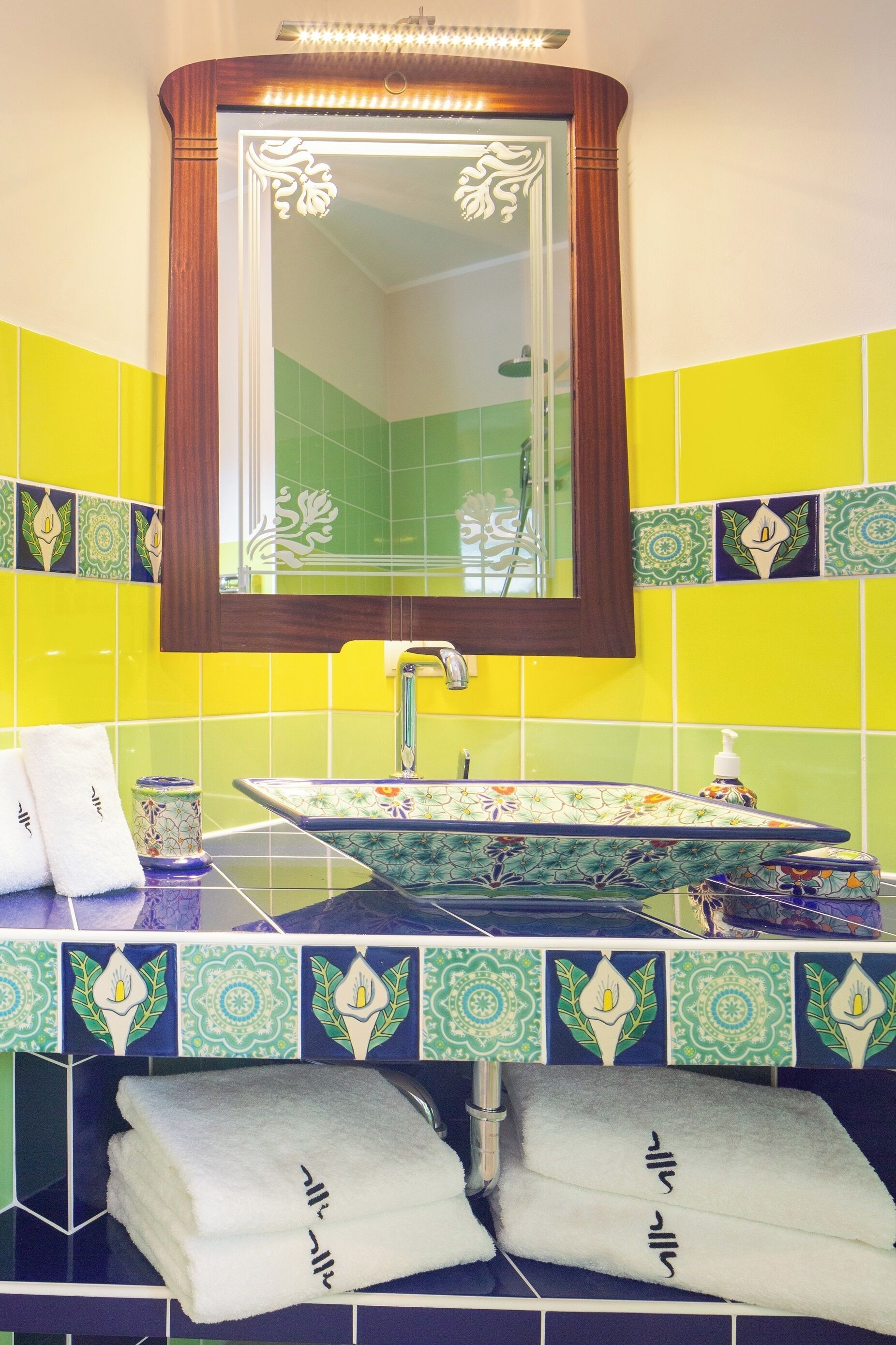 Comfort Apartment, Non Smoking, Private Bathroom | Bathroom | Shower, hair dryer, towels, soap