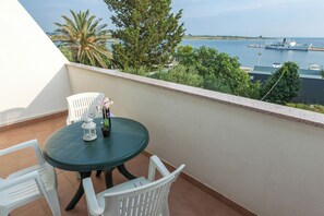 Outdoor dining - Studio Semy with Terrace and Sea View (Novalja)