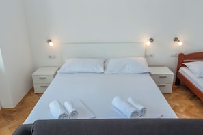 Free WiFi, bed sheets