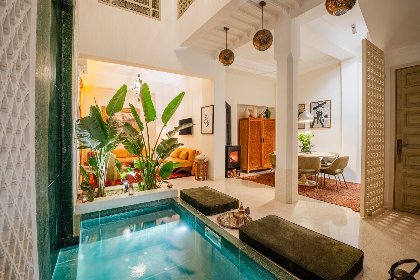 المنشأة من الداخل