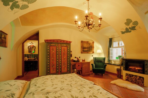 Comfort Double Room, Courtyard View, Ground Floor | Minibar, individually decorated, laptop workspace, blackout drapes - Spa Beerland - At The Golden Lamb (Plzen)