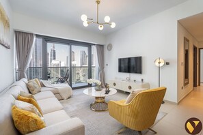 Luxury Apartment, City View | Ruang tamu | 55 inci sebuah televisyen pintar dengan kabel 