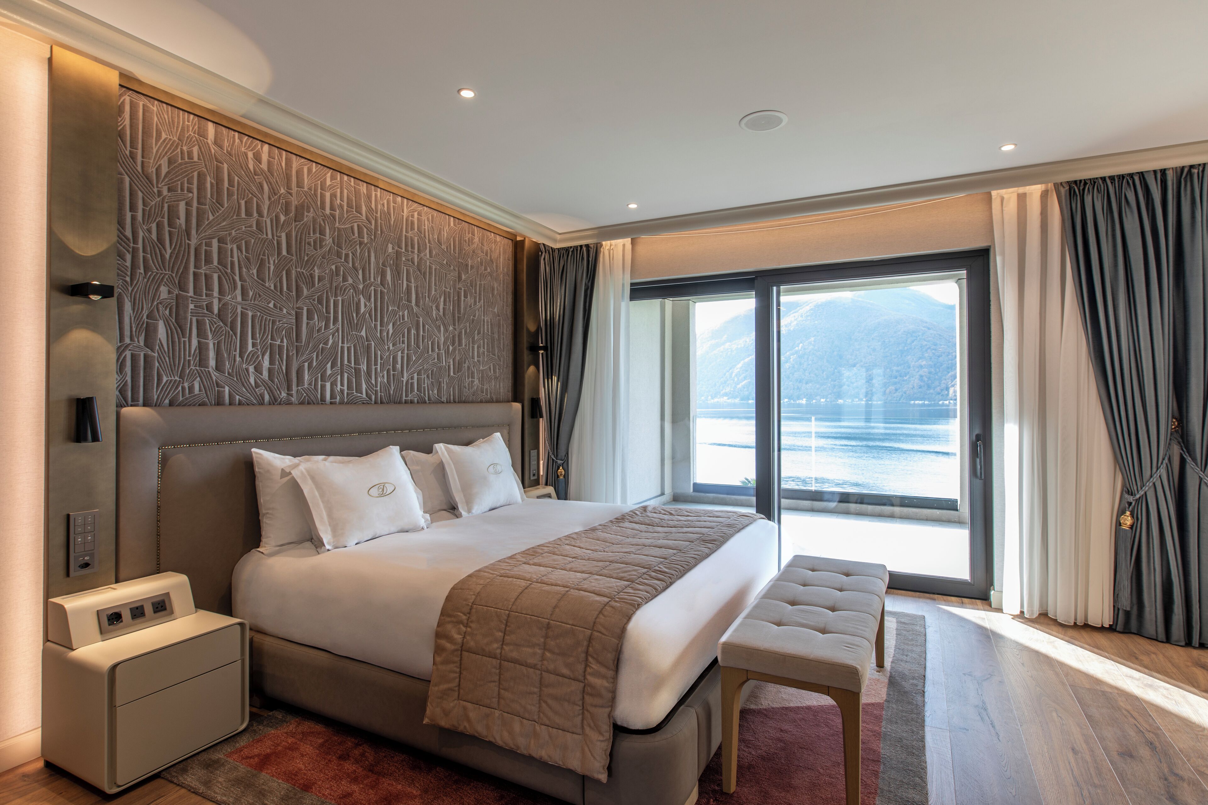 Junior Suite, Terrace, Lake View | Minibar, in-room safe, blackout drapes, free WiFi