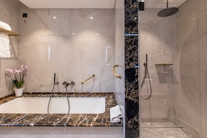 Junior Suite, Terrace, Lake View | Bathroom