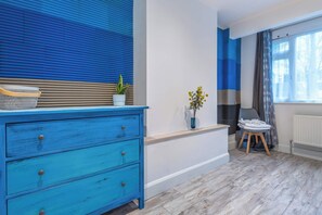 Interior - Bright & Stylish 4-Bed Home in the Heart of Morden (Greater London)