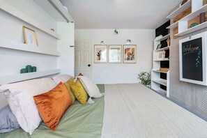 4 bedrooms, iron/ironing board, Internet, bed sheets - Bright & Stylish 4-Bed Home in the Heart of Morden (Greater London)