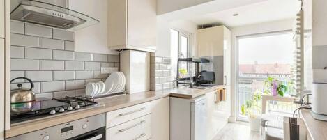 雪櫃、焗爐、爐具、洗碗機