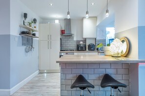 Refrigerador, horno, placa de cocina, lavavajillas