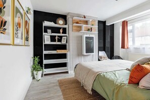 4 habitaciones, tabla de planchar con plancha y acceso a internet 